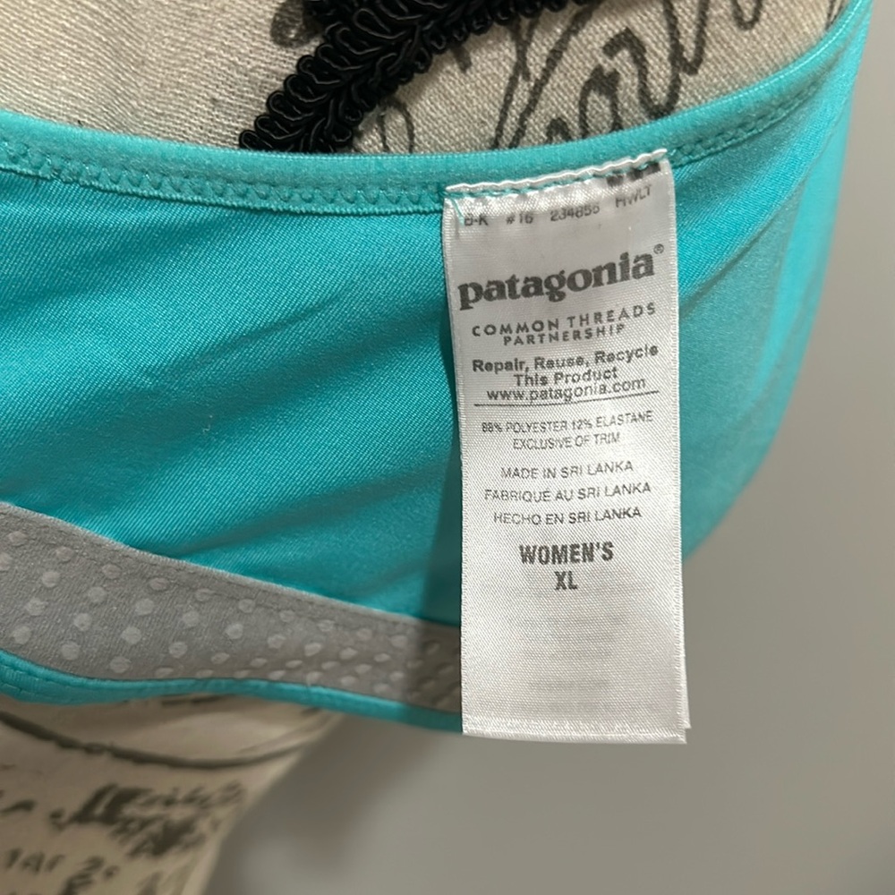 Like new women’s Patagonia sport bra, turquoise color size Xl in great condition - Picture 5 of 9
